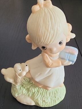 Precious Moments, Loving Is Sharing Figurine